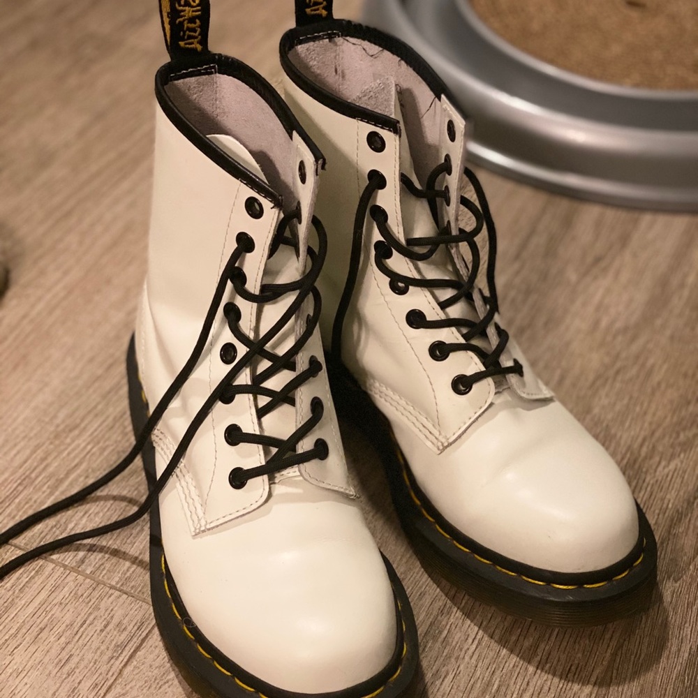 White Dr. Martens PERFECT CONDITION